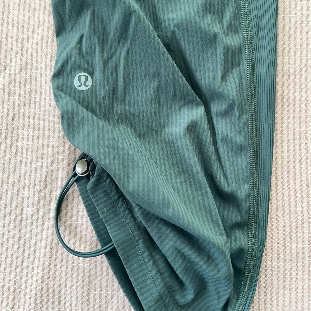 Lululemon dance studio pant mid rise crop green size 8 - Picture 8 of 8